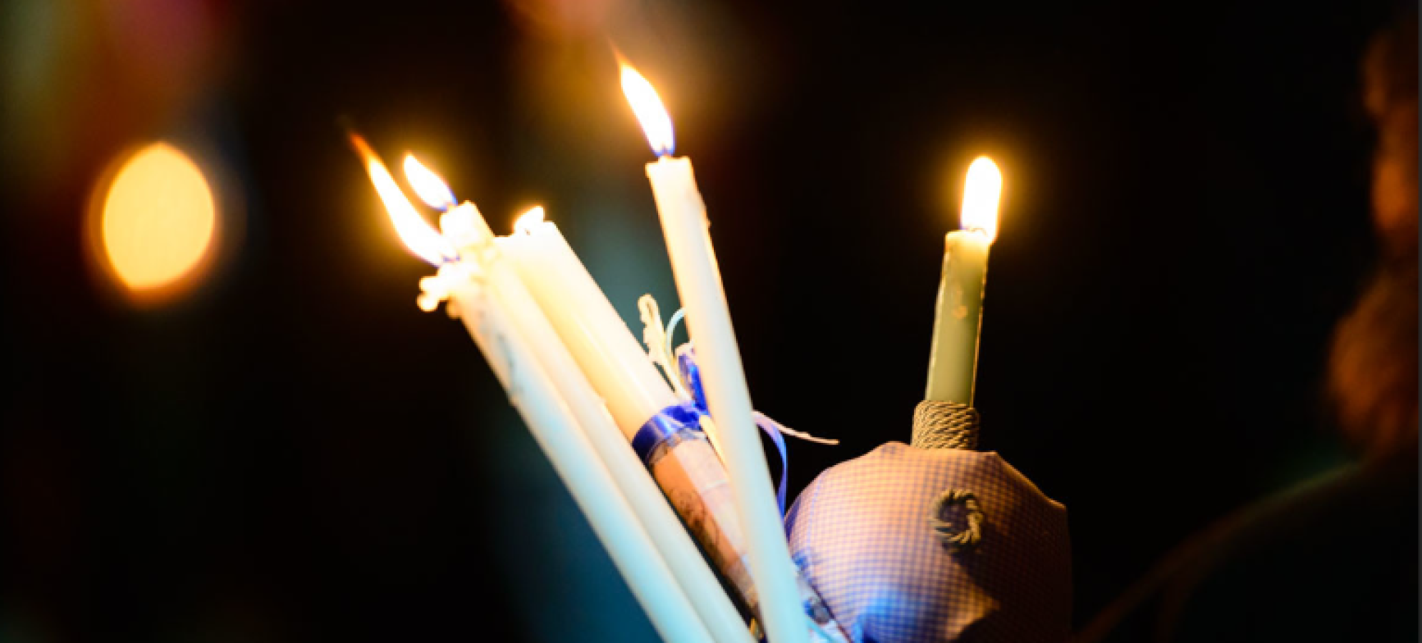 Ο συμβολισμός της πασχαλινής λαμπάδας: Τι συμβολίζει  και γιατί τη σβήνουμε